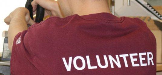 Person wearing a shirt with the word Volunteer