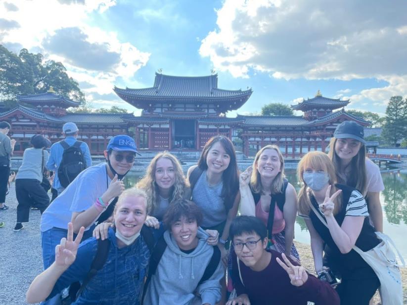 Photo from a trip to Byodoin in Uji. The 10 yen coin in Japan features an image of the Phoenix Hall of Byodoin. We also walked around the city, exploring Japanese history and culture.