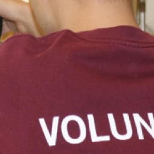 Person wearing a shirt with the word Volunteer