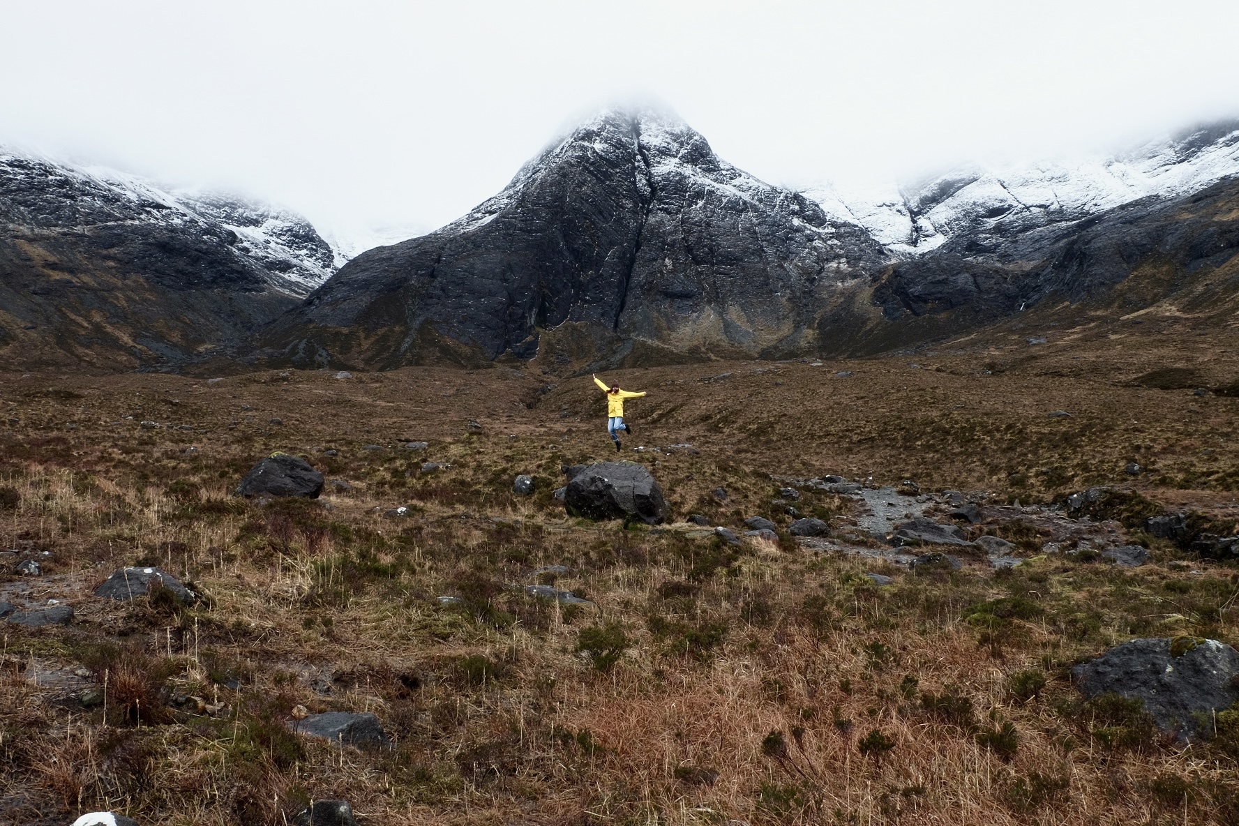 Tallisen in a yellow raincoat on the Isle of Skye 