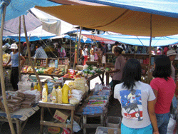market in Manila with lots of people