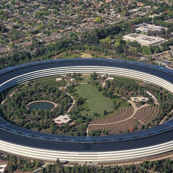 Aerial view of Apple Park, the corporate headquarters of Apple Inc., located in Cupertino, California. The roof is covered in solar panels.